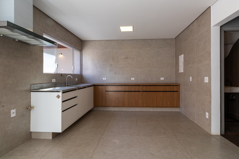 Casa em Moema com 190m² 3 dorms sendo 1 suíte 1 vaga Alameda Jauaperi São Paulo - 