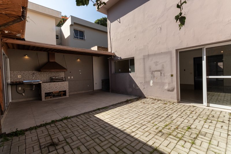Casa em Moema com 190m² 3 dorms sendo 1 suíte 1 vaga Alameda Jauaperi São Paulo - 