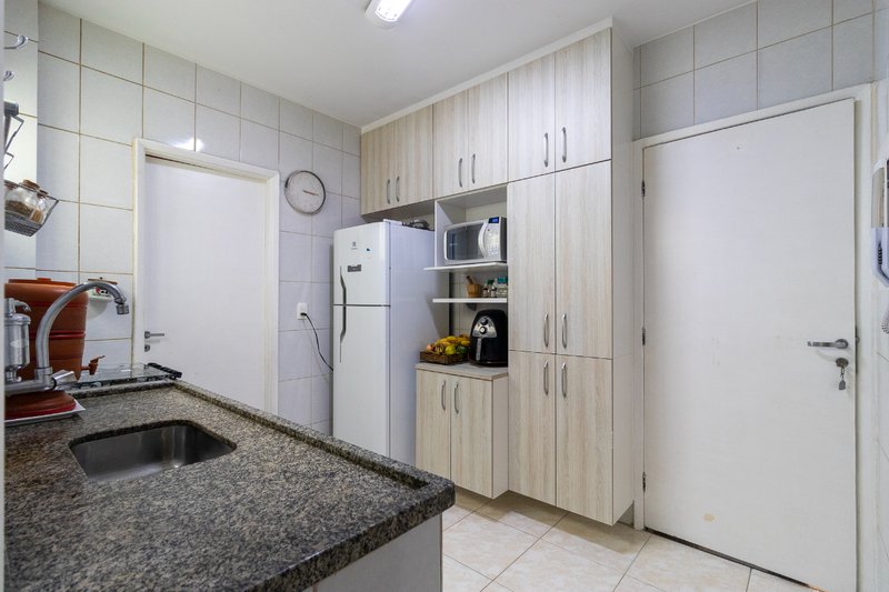 Apartamento 92m² na Vila Nova Conceição 3 dorm 1 vaga Rua Doutor Eduardo de Souza Aranha São Paulo - 