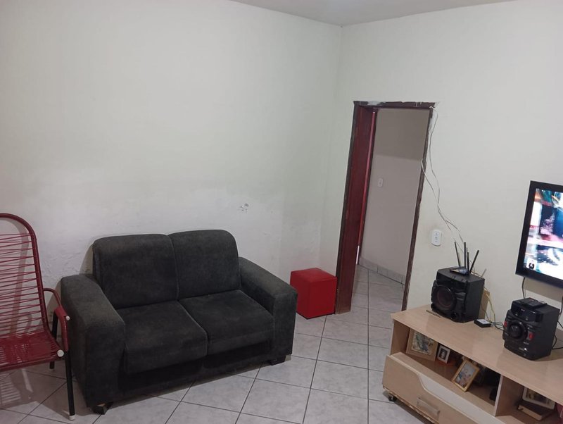 Casa térrea com suíte e amplo terreno no Bairro do Bragança – Salesópolis  Salesópolis - 