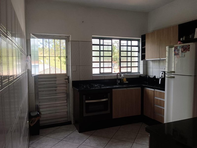 Casa térrea com suíte e amplo terreno no Bairro do Bragança – Salesópolis  Salesópolis - 