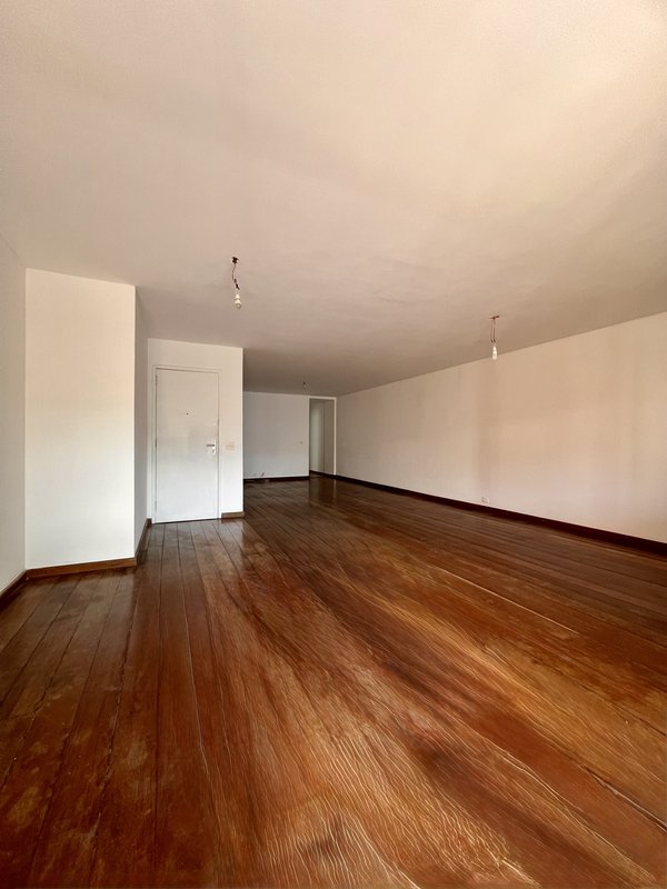 Apartamento amplo com 4 quartos no Jardim Oceânico  Rio de Janeiro - 