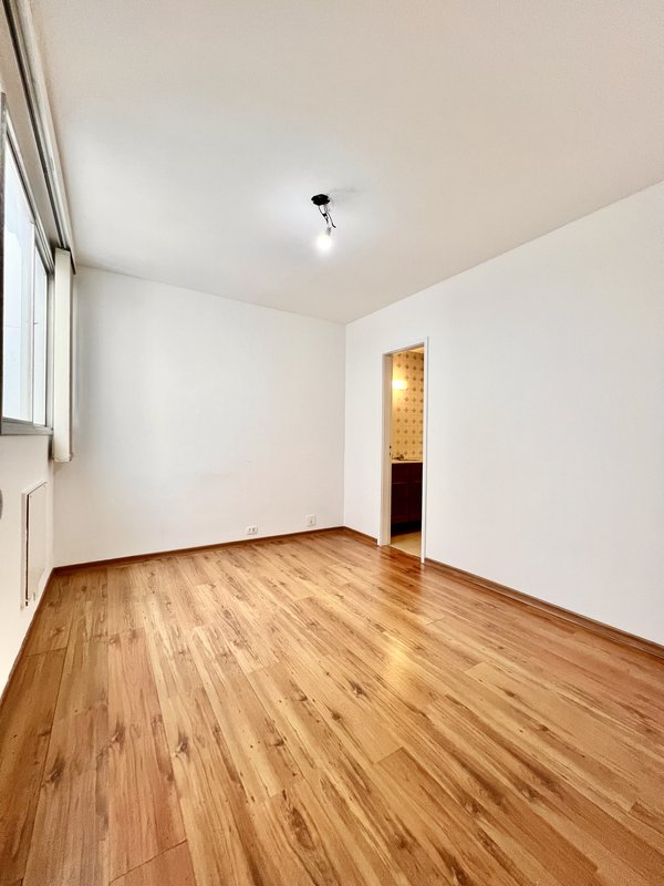 Apartamento amplo com 4 quartos no Jardim Oceânico  Rio de Janeiro - 