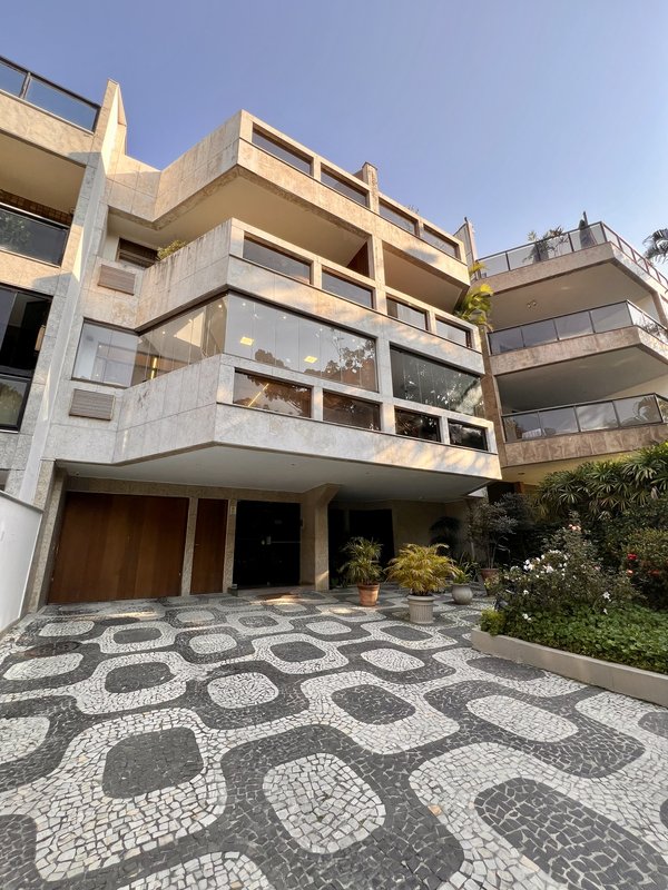 Apartamento amplo com 4 quartos no Jardim Oceânico  Rio de Janeiro - 