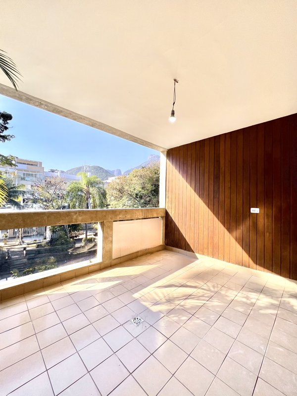 Apartamento amplo com 4 quartos no Jardim Oceânico  Rio de Janeiro - 