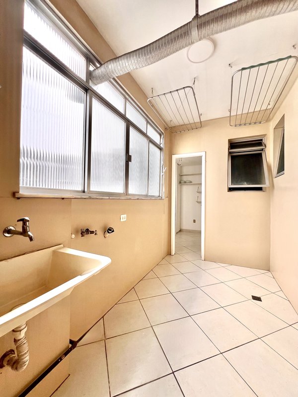 Apartamento amplo com 4 quartos no Jardim Oceânico  Rio de Janeiro - 