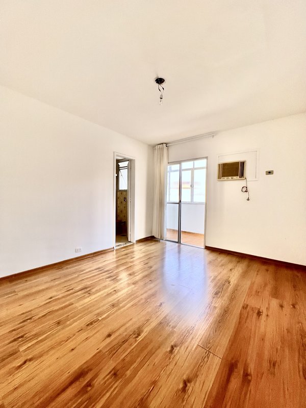 Apartamento amplo com 4 quartos no Jardim Oceânico  Rio de Janeiro - 