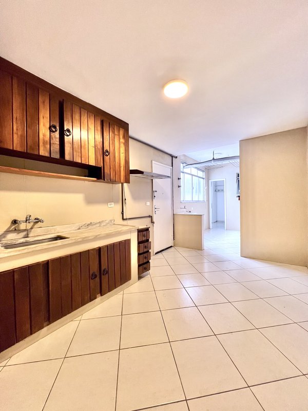 Apartamento amplo com 4 quartos no Jardim Oceânico  Rio de Janeiro - 