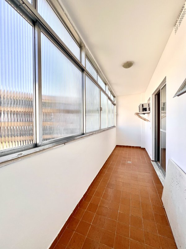 Apartamento amplo com 4 quartos no Jardim Oceânico  Rio de Janeiro - 