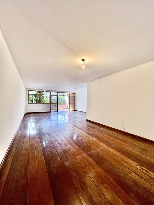 Apartamento amplo com 4 quartos no Jardim Oceânico  Rio de Janeiro - 