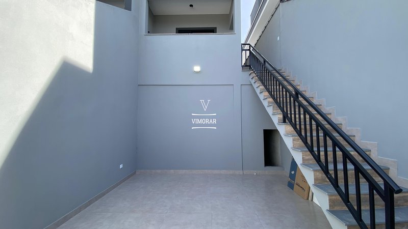 Sobrado 2 dormitórios + 4 vagas de garagem  Itaquaquecetuba - 