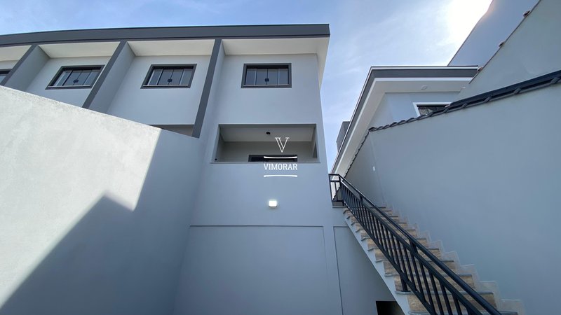 Sobrado 2 dormitórios + 4 vagas de garagem  Itaquaquecetuba - 
