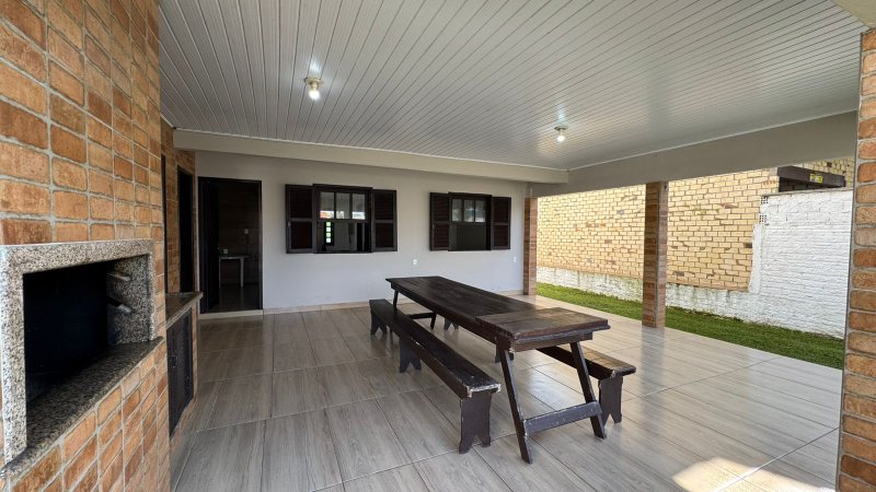 Casa Mobiliada à Venda – Balneário Rincão (Zona Sul) Rua Pedro Luiz Fernandes (Rua 61) - - 