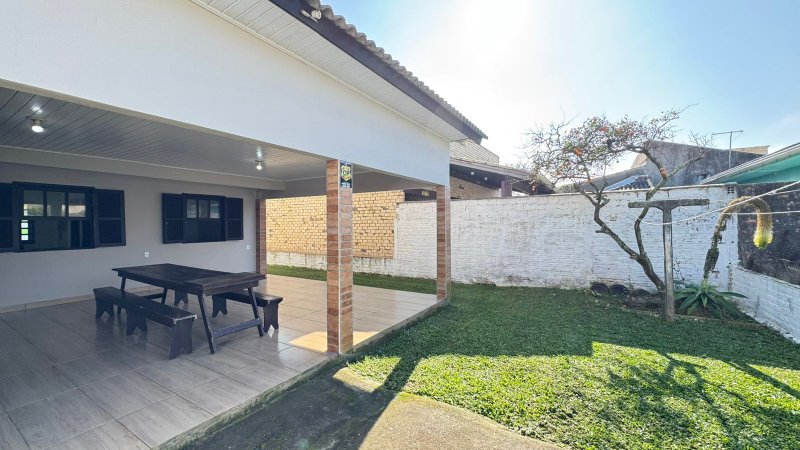 Casa Mobiliada à Venda – Balneário Rincão (Zona Sul) Rua Pedro Luiz Fernandes (Rua 61) - - 
