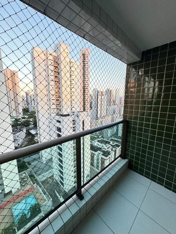 Apartamento para alugar com 3 quartos sendo uma suíte, 77m² área por R$ 4.200,00 Rua Amaro Albino Pimentel Recife - 
