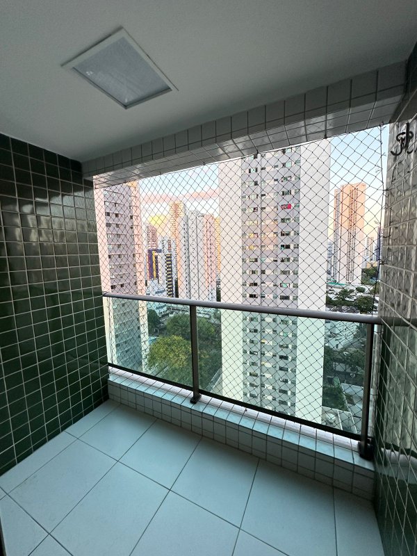 Apartamento para alugar com 3 quartos sendo uma suíte, 77m² área por R$ 4.200,00 Rua Amaro Albino Pimentel Recife - 