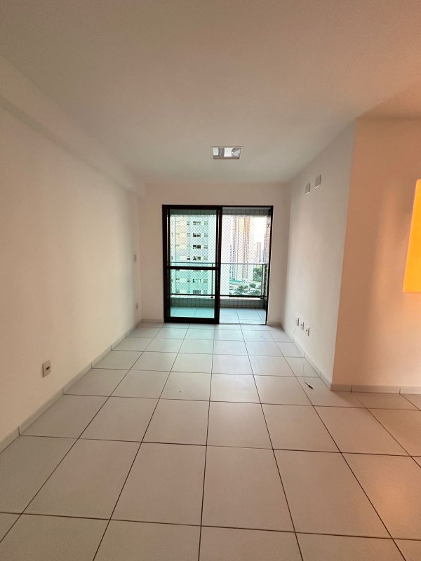 Apartamento para alugar com 3 quartos sendo uma suíte, 77m² área por R$ 4.200,00 Rua Amaro Albino Pimentel Recife - 