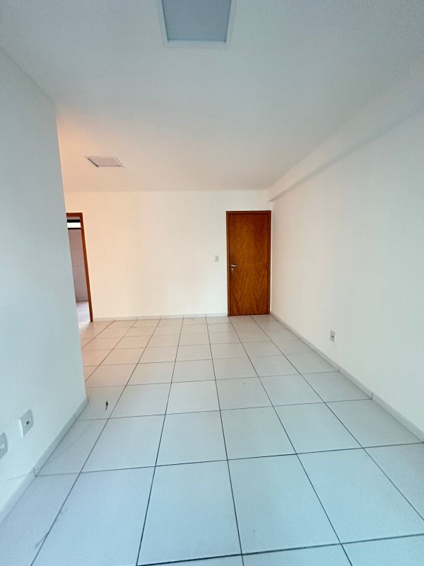 Apartamento para alugar com 3 quartos sendo uma suíte, 77m² área por R$ 4.200,00 Rua Amaro Albino Pimentel Recife - 