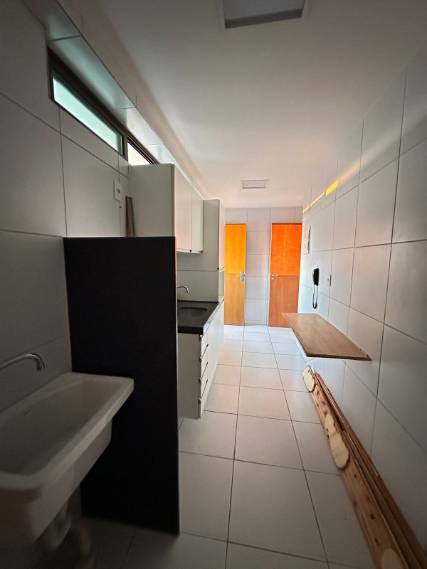 Apartamento para alugar com 3 quartos sendo uma suíte, 77m² área por R$ 4.200,00 Rua Amaro Albino Pimentel Recife - 