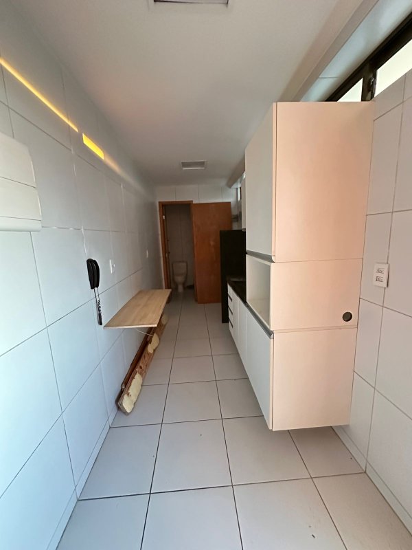Apartamento para alugar com 3 quartos sendo uma suíte, 77m² área por R$ 4.200,00 Rua Amaro Albino Pimentel Recife - 