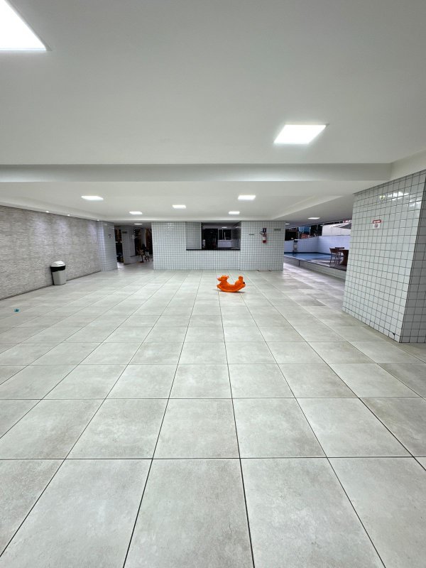Apartamento para alugar com 3 quartos sendo uma suíte, 77m² área por R$ 4.200,00 Rua Amaro Albino Pimentel Recife - 