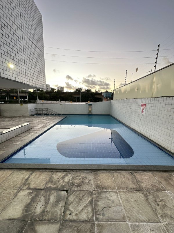 Apartamento para alugar com 3 quartos sendo uma suíte, 77m² área por R$ 4.200,00 Rua Amaro Albino Pimentel Recife - 