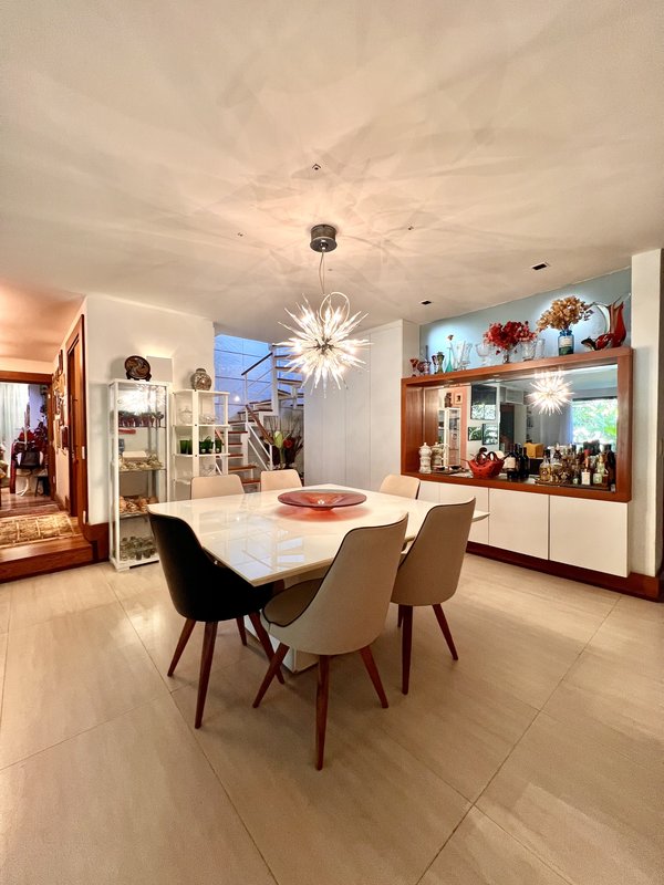 Cobertura duplex com 2 suítes no Jardim Oceânico  Rio de Janeiro - 