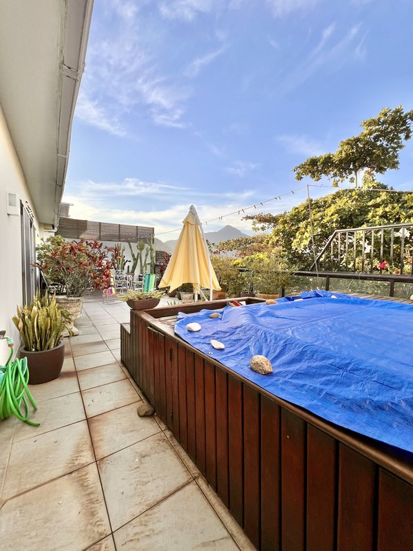 Cobertura duplex com 2 suítes no Jardim Oceânico  Rio de Janeiro - 