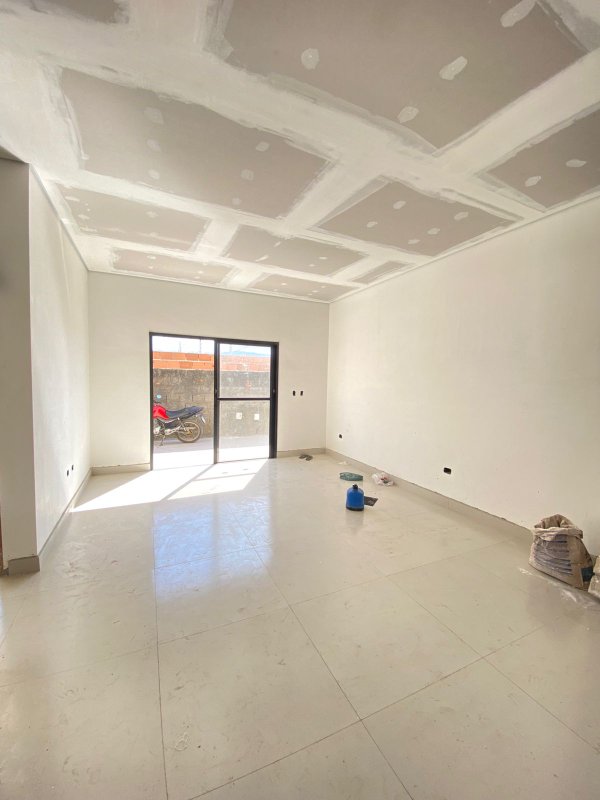 Casa Térrea de Esquina com 2 Suítes – Espaço e Conforto  Caraguatatuba - 