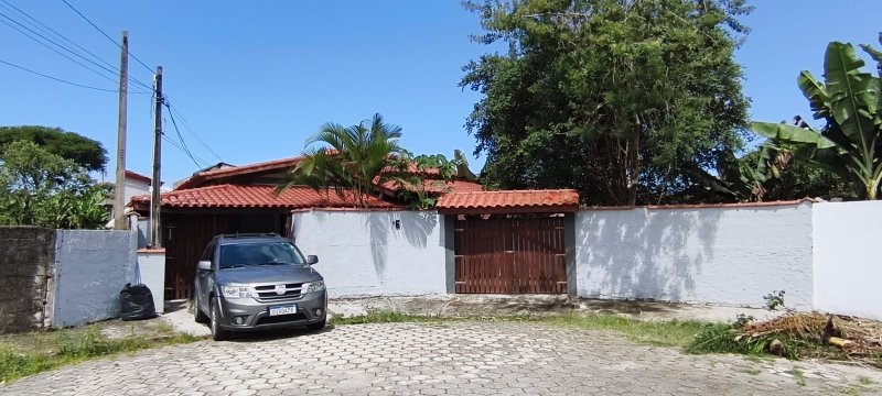 Casa Térrea com 3 Dormitórios e Churrasqueira no Caputera  Caraguatatuba - 