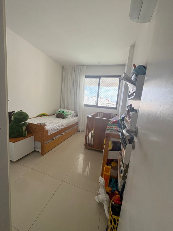 3 quartos (1 suíte). 108m². Varanda. Nascente. Andar alto. 2 vagas de garagem Rua Le Parc Recife - 