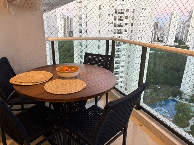 3 quartos (1 suíte). 108m². Varanda. Nascente. Andar alto. 2 vagas de garagem Rua Le Parc Recife - 