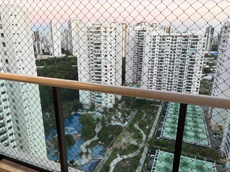 3 quartos (1 suíte). 108m². Varanda. Nascente. Andar alto. 2 vagas de garagem Rua Le Parc Recife - 