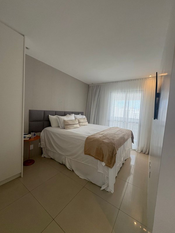 3 quartos (1 suíte). 108m². Varanda. Nascente. Andar alto. 2 vagas de garagem Rua Le Parc Recife - 