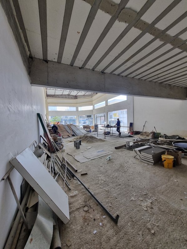 ALUGA-SE LOJA COMERCIAL 250M - COM MEZANINO - NOVA NO CONTRAPISO - PRONTA PARA SEU NEGÓCIO Rua Américo Brasiliense São Paulo - 