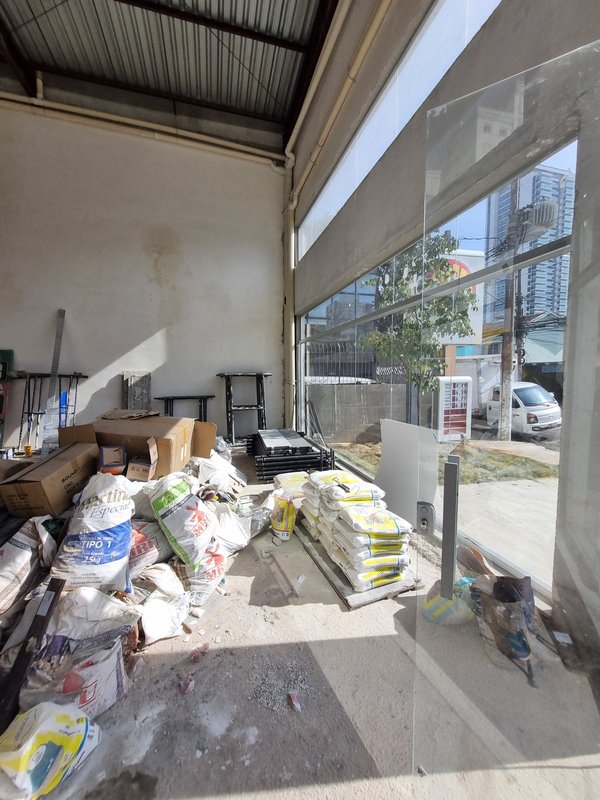 ALUGA-SE LOJA COMERCIAL 250M - COM MEZANINO - NOVA NO CONTRAPISO - PRONTA PARA SEU NEGÓCIO Rua Américo Brasiliense São Paulo - 