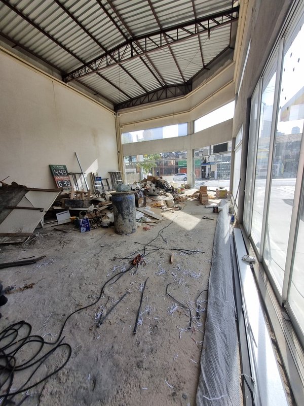 ALUGA-SE LOJA COMERCIAL 250M - COM MEZANINO - NOVA NO CONTRAPISO - PRONTA PARA SEU NEGÓCIO Rua Américo Brasiliense São Paulo - 