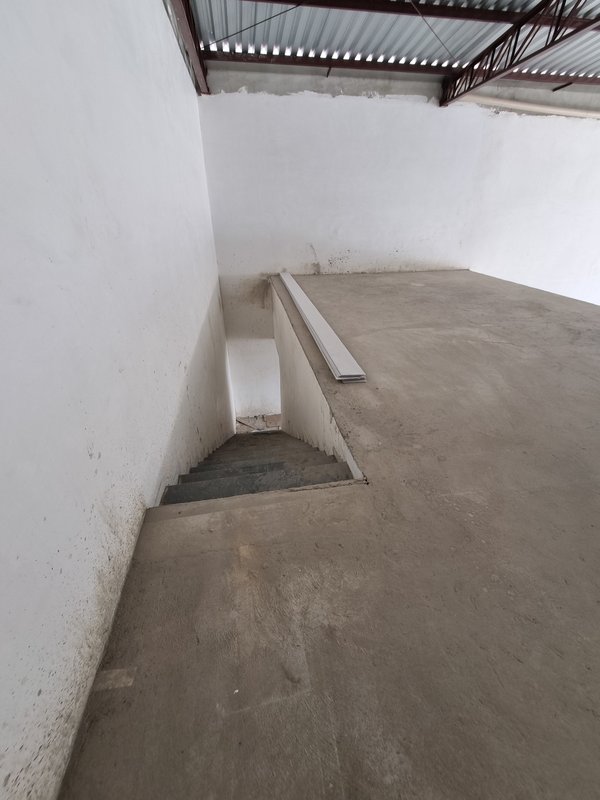 ALUGA-SE LOJA COMERCIAL 250M - COM MEZANINO - NOVA NO CONTRAPISO - PRONTA PARA SEU NEGÓCIO Rua Américo Brasiliense São Paulo - 