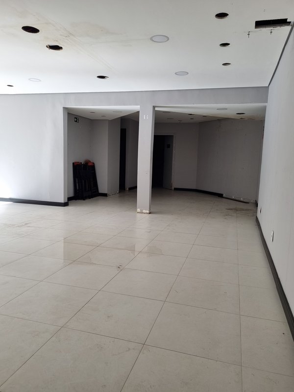 ALUGA-SE LOJA COMERCIAL 140M – EXCELENTE LOCALIZAÇÃO - PRONTA PARA SEU NEGÓCIO Avenida Engenheiro Luiz Carlos Berrini São Paulo - 