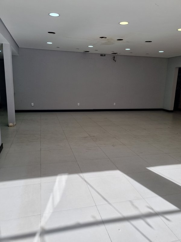 ALUGA-SE LOJA COMERCIAL 140M – EXCELENTE LOCALIZAÇÃO - PRONTA PARA SEU NEGÓCIO Avenida Engenheiro Luiz Carlos Berrini São Paulo - 