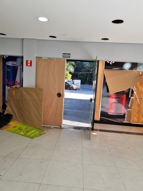 ALUGA-SE LOJA COMERCIAL 140M – EXCELENTE LOCALIZAÇÃO - PRONTA PARA SEU NEGÓCIO Avenida Engenheiro Luiz Carlos Berrini São Paulo - 