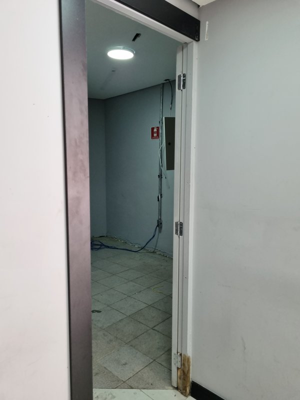 ALUGA-SE LOJA COMERCIAL 140M – EXCELENTE LOCALIZAÇÃO - PRONTA PARA SEU NEGÓCIO Avenida Engenheiro Luiz Carlos Berrini São Paulo - 