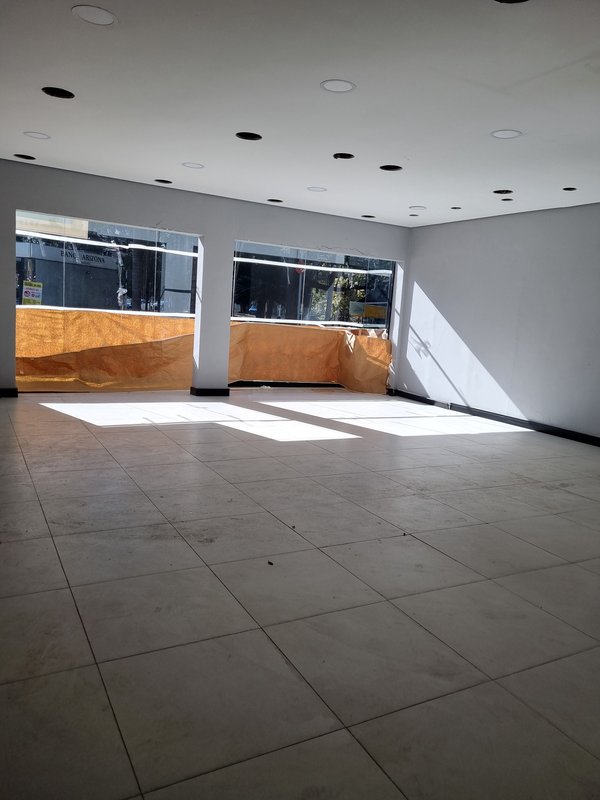 ALUGA-SE LOJA COMERCIAL 140M – EXCELENTE LOCALIZAÇÃO - PRONTA PARA SEU NEGÓCIO Avenida Engenheiro Luiz Carlos Berrini São Paulo - 