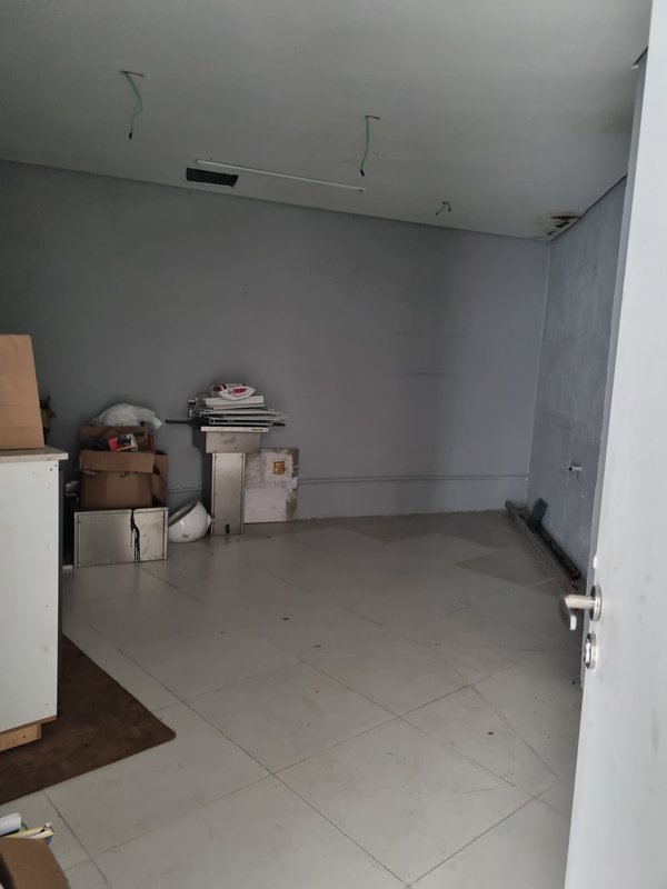 ALUGA-SE LOJA COMERCIAL 140M – EXCELENTE LOCALIZAÇÃO - PRONTA PARA SEU NEGÓCIO Avenida Engenheiro Luiz Carlos Berrini São Paulo - 