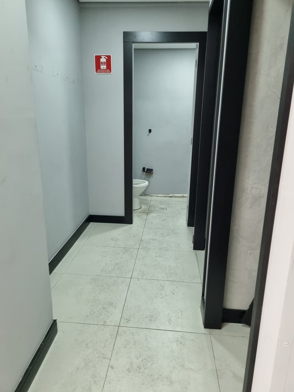 ALUGA-SE LOJA COMERCIAL 140M – EXCELENTE LOCALIZAÇÃO - PRONTA PARA SEU NEGÓCIO Avenida Engenheiro Luiz Carlos Berrini São Paulo - 