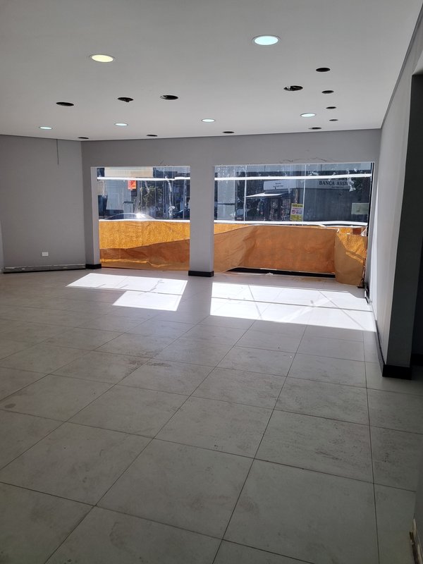 ALUGA-SE LOJA COMERCIAL 140M – EXCELENTE LOCALIZAÇÃO - PRONTA PARA SEU NEGÓCIO Avenida Engenheiro Luiz Carlos Berrini São Paulo - 