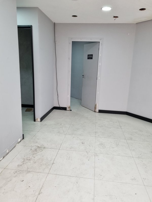 ALUGA-SE LOJA COMERCIAL 140M – EXCELENTE LOCALIZAÇÃO - PRONTA PARA SEU NEGÓCIO Avenida Engenheiro Luiz Carlos Berrini São Paulo - 