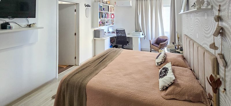 3 quartos (1 suíte). 166m². Dependêcia completa. 2 vagas de garagem. Nascente Rua Domingos Sávio Jaboatão dos Guararapes - 
