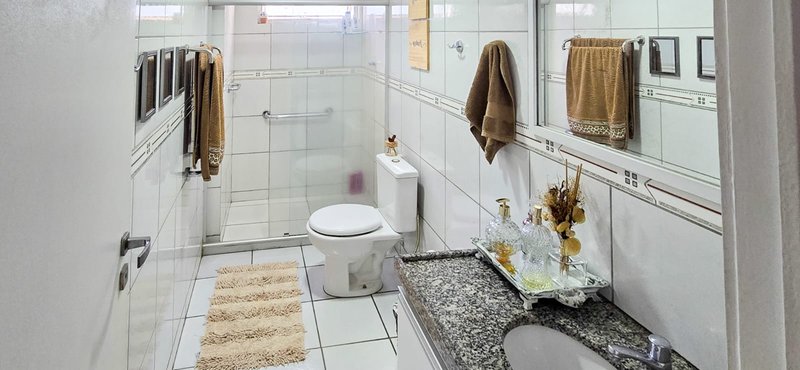 3 quartos (1 suíte). 166m². Dependêcia completa. 2 vagas de garagem. Nascente Rua Domingos Sávio Jaboatão dos Guararapes - 