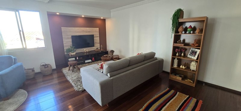 3 quartos (1 suíte). 166m². Dependêcia completa. 2 vagas de garagem. Nascente Rua Domingos Sávio Jaboatão dos Guararapes - 